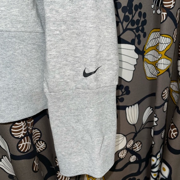 Nike Dri-fit plus sweatshirt - Picture 3 of 4